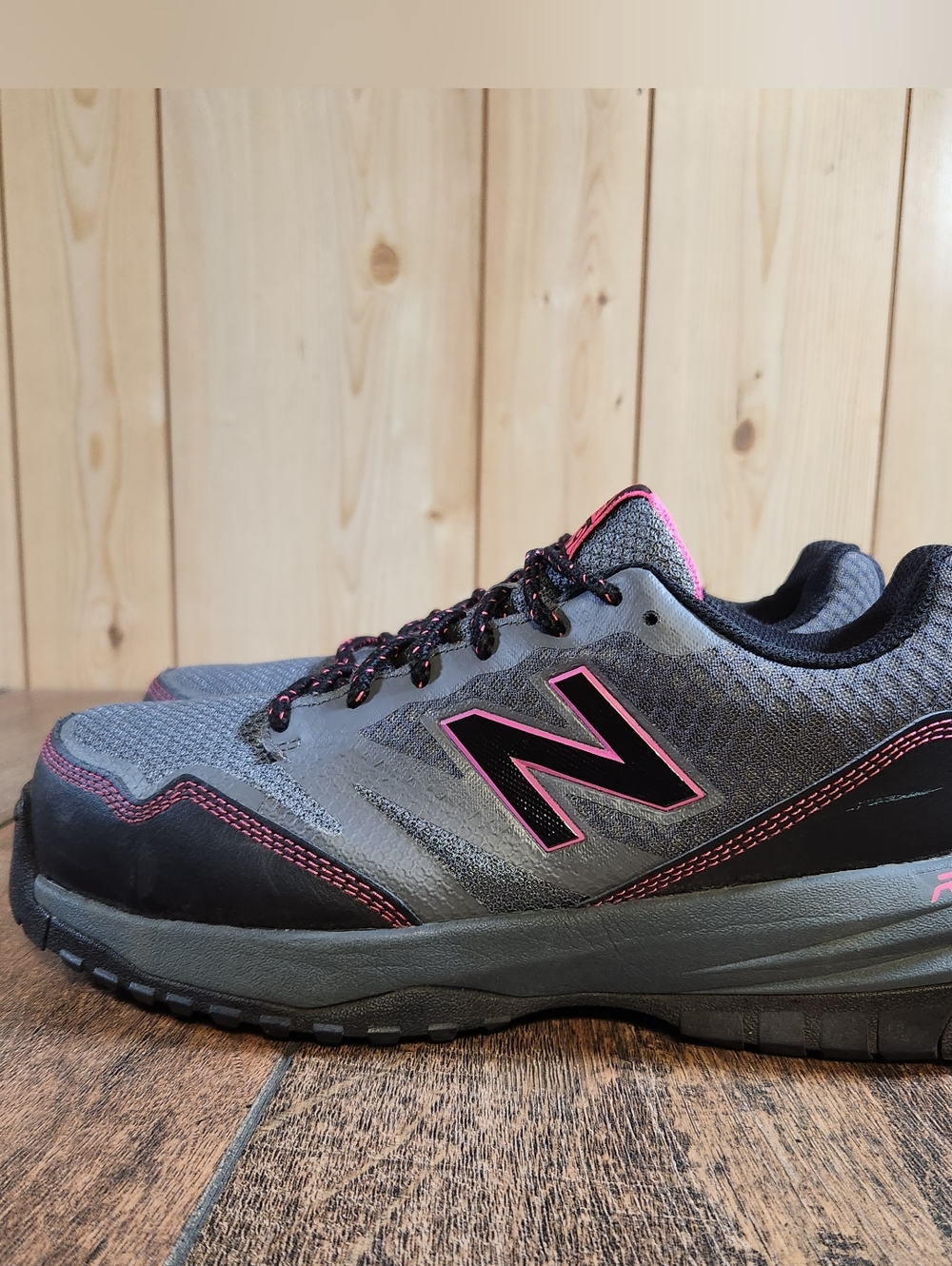 New Balance Women's Composite Toe 589 V1 Industrial Pink / Grey / Black Size 9 - Picture 2 of 10